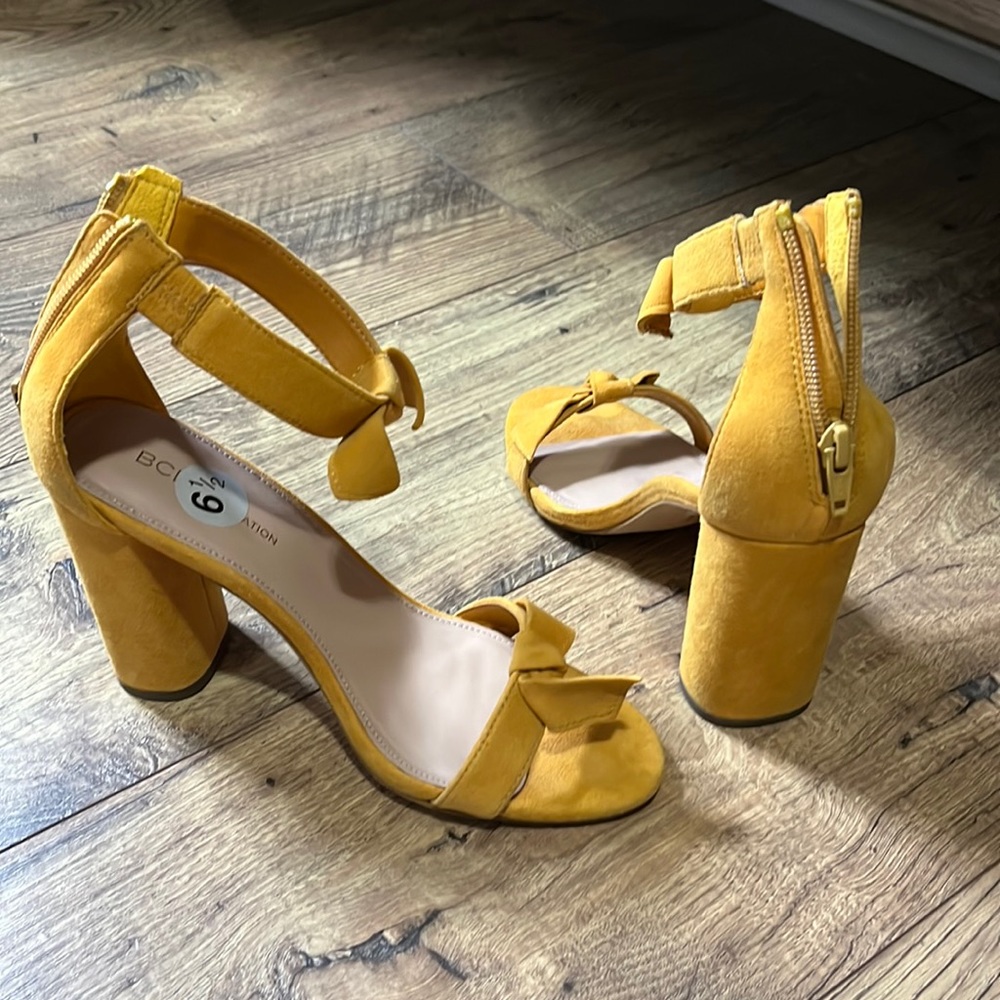 BCBG brand new womens heeled sandals